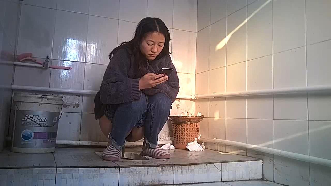 Chinese girls pooping and urinate in toilet
