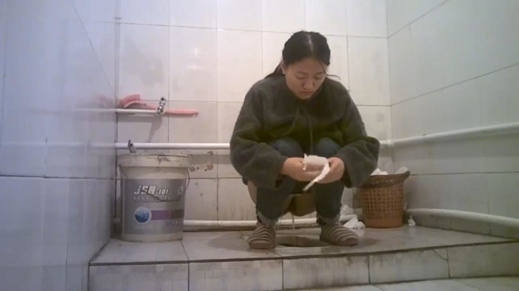 Chinese girls pooping and urinate in toilet
