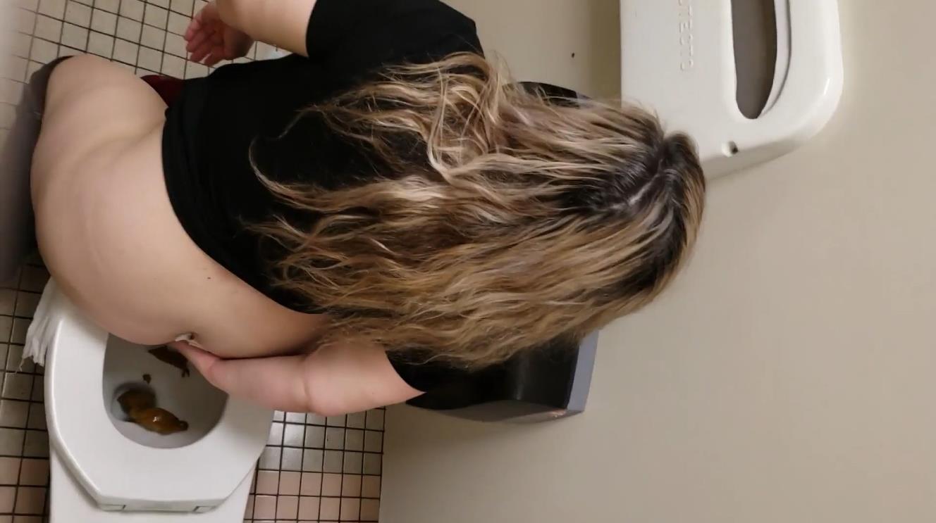 voyeur pooping girls toilet
