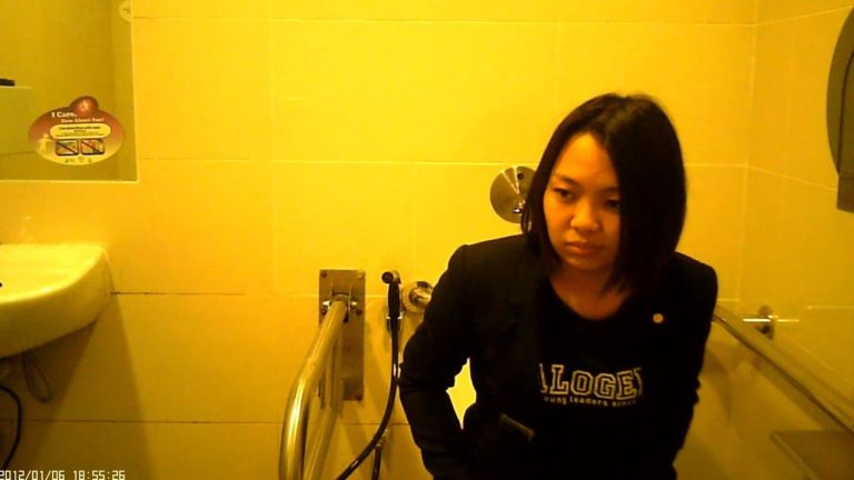 Singapore female toilet 3 シンガポールの女の子たち -faijunior 