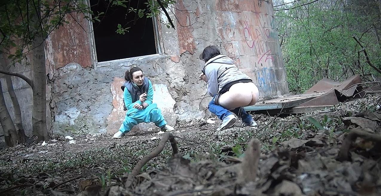 PissWC 273 (Girls Pissing Outdoors)